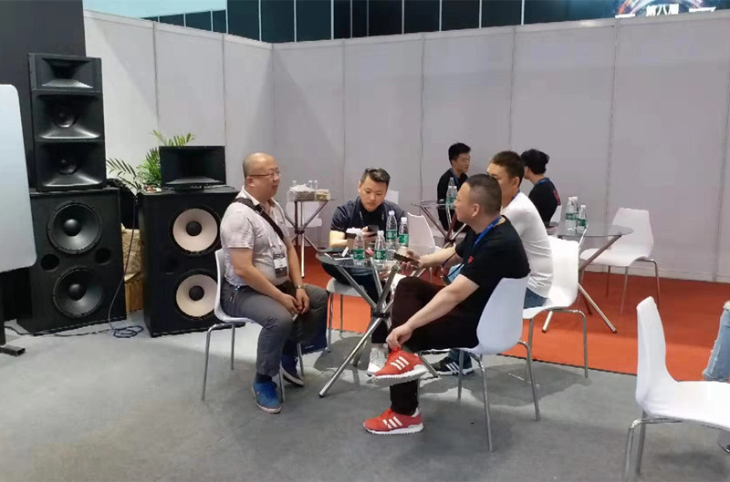 泰刚参加上海电影展会